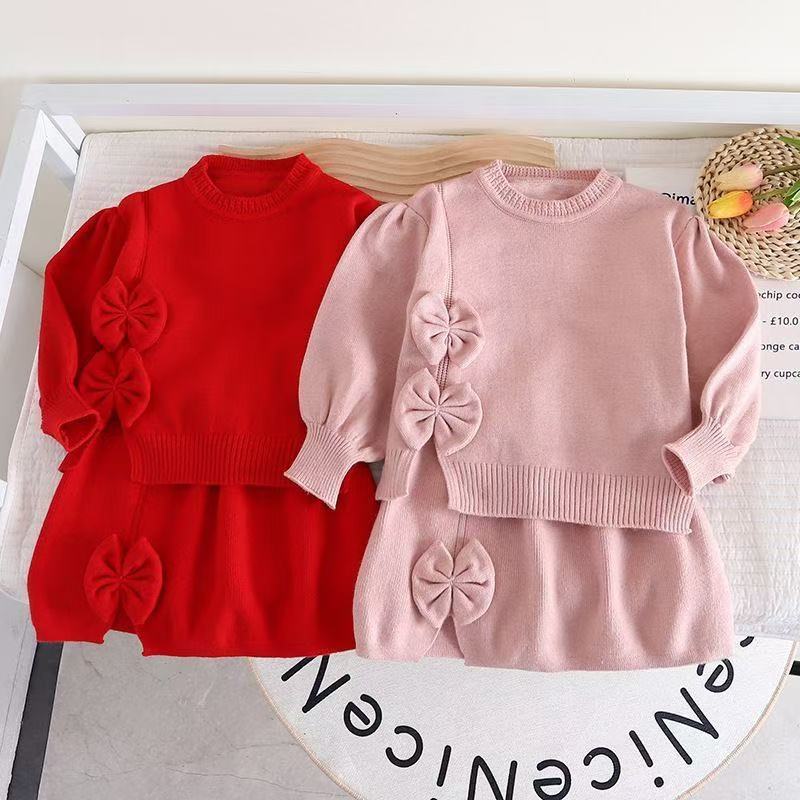 Winter Clothing That Starts With O - Ensemble sweat-shirt et jupe à manches